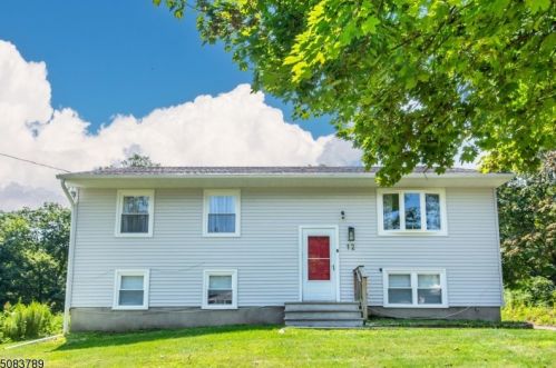 12 Post Brook Rd, West Milford Lakes, NJ 07480-4517
