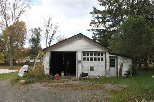 107 Maple Rd, Fishkill NY  12524-3002 exterior