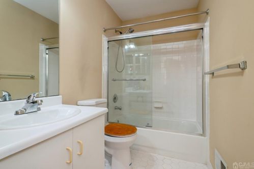 45 Devon Dr, East Brunswick NJ  08816-5329 exterior