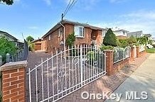 300 Hill Ave, Floral Park, NY 11003-3007