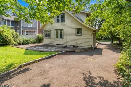 1061 Broad St, Westfield NJ  07090-1132 exterior