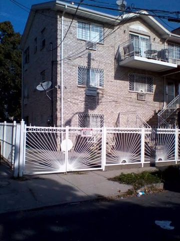 2737 Lawton Ave, Bronx, NY 10465-3207