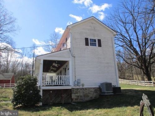 1437 Fiery Run Rd, Linden VA  22642-6636 exterior