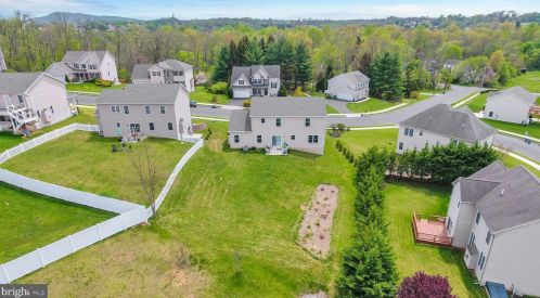 7 Dogwood Ter, Siddonsburg PA  17019-8733 exterior