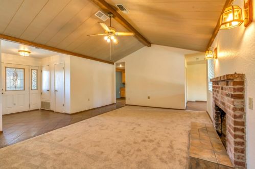 754 Meadowlark Ave, Los Banos CA  93635-3020 exterior