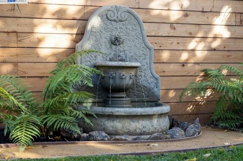 5926 Dover St, Oakland CA  94609-1426 exterior