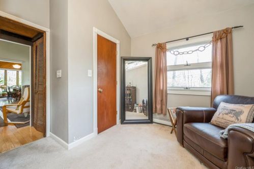 16 Deer Trl, Greenwood Lake NY  10925-4220 exterior
