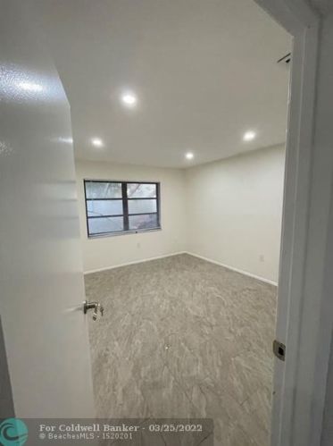 9667 15 Ct, Hollywood FL 33024-4429 exterior