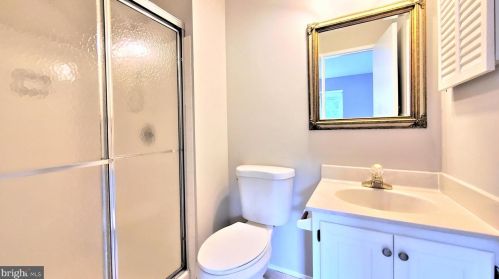 2324 Hunters Square Ct, Herndon VA  20191-2814 exterior