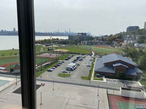 1203 River Rd, Edgewater NJ  07020-1456 exterior