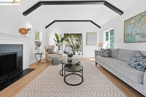 4217 Dunsmuir Ave, Oakland, CA 94619-1620