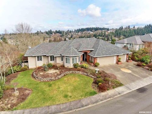 565 Edgewood Dr, Silverton, OR 97381-2278