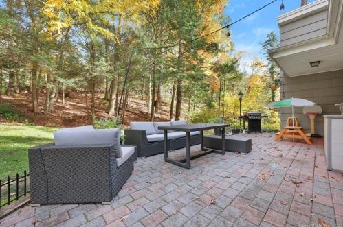 38 Hemlock Trl, Bridgeport CT  06611-3343 exterior