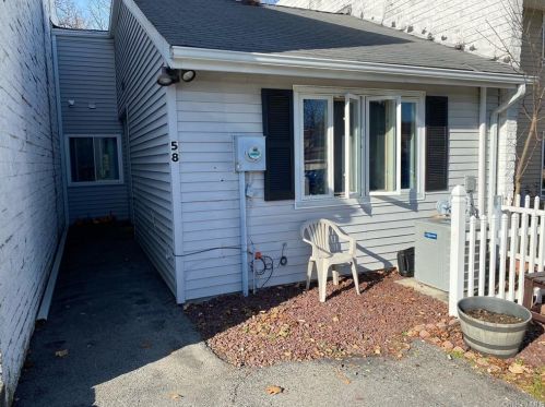 58 Country Club Dr, Florida, NY 10921-1511