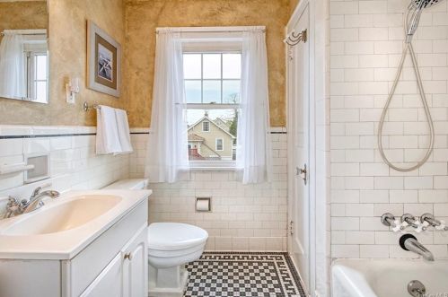 148 Fairview Ave, Rye Brook NY  10573-2906 exterior