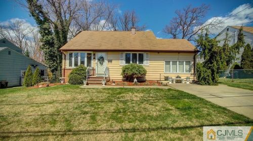 15 Stratford Rd, East Brunswick, NJ 08816-2019