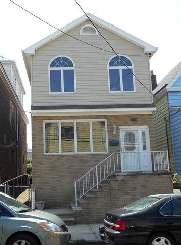 120 12th St, Bayonne, NJ 07002-1339