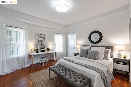 737 61st St, Oakland CA  94609-1207 exterior