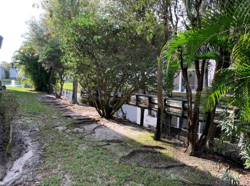 11587 Briarwood Cir, Boynton Beach FL  33437-1906 exterior