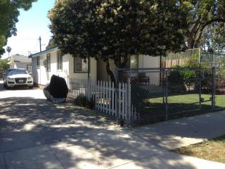 1335 June St, Los Angeles CA  90028-7810 exterior