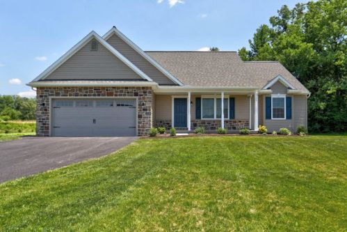 199 Abbey Ln, Beartown, PA 17555