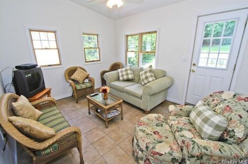 1724 Summit St, Yorktown Hgts NY  10598-4620 exterior
