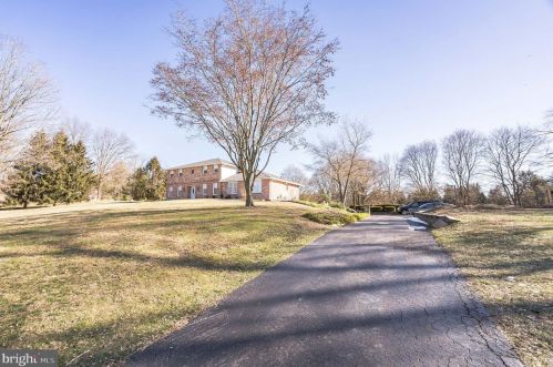 254 Old Gradyville Rd, Glen Mills, PA 19342-1639