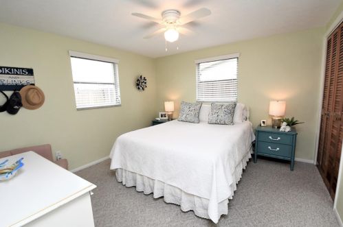 4031 Reggie Dr, Tarpon Springs FL  34691-3547 exterior