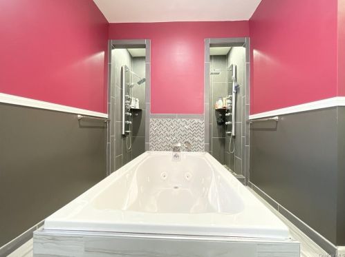 18 Lk Ave, Hillburn NY  10931-9002 exterior