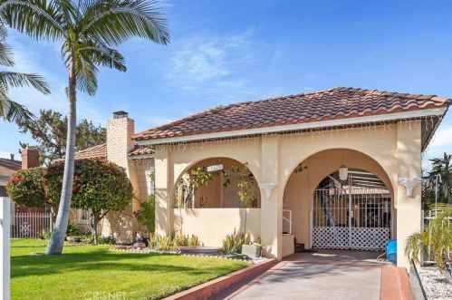 10829 Peach Grove St, North Hollywood, CA 91601-4651