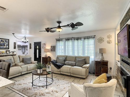 2425 Franklin Dr, Kissimmee FL 34744-2725 exterior