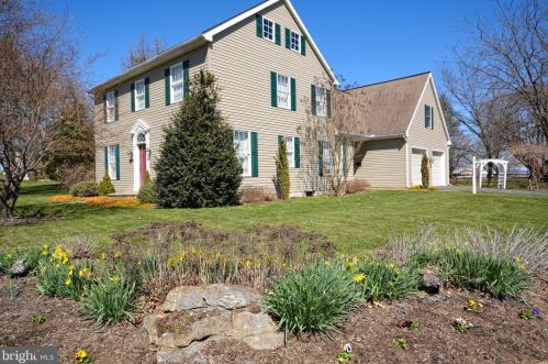 1229 Main St, Ephrata, PA 17522-1310