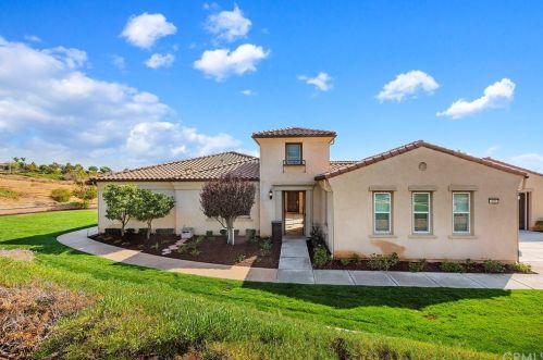 680 Crystal Mountain Cir, Riverside, CA 92506-7581
