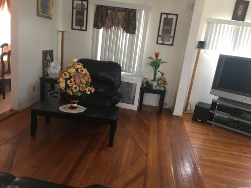 133-43 243rd St, Jamaica, NY 11422-1319