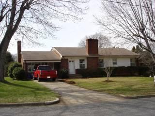 701 Hayes Dr, Lynchburg, VA 24502-1405