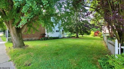 324 Water St, Belvidere, NJ 07823-1219