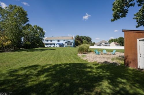 25 Martingale Dr, Wantage NJ  07461-2857 exterior