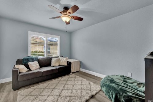 585 Topeka Ln, Vacaville CA 95687-4353 exterior