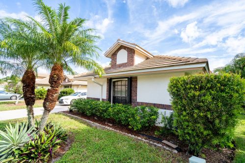429 Monroe Dr, Fort Pierce, FL 34986-2120