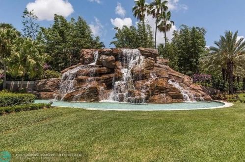 6823 Via Regina, Boca Raton FL  33433-3929 exterior