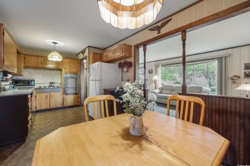 10 Purdy Ave, Elwood NY  11731-4503 exterior