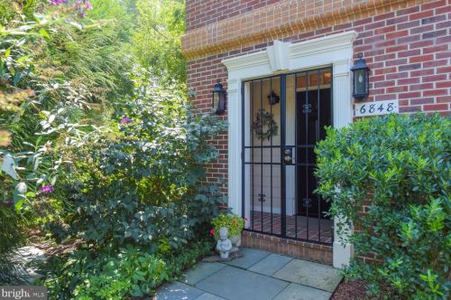 6848 Mclean Province Cir, Falls Church, VA 22043-1667
