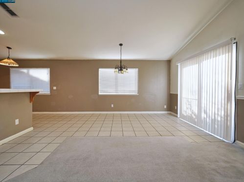 1062 Schadeck St, Manteca CA  95336-5956 exterior