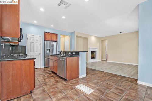 23 Elijah Ct, West Pittsburg CA  94565-2748 exterior