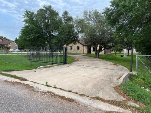 1115 Armadillo Rd, Richmond, TX 77471-9073