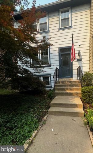 5718 Wood Mouse Ct, Springfield, VA 22015-2736