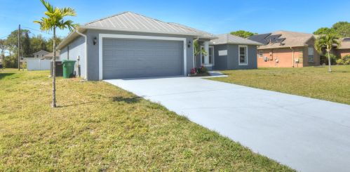 1974 Victor Ln, Fort Pierce, FL 34984-4431
