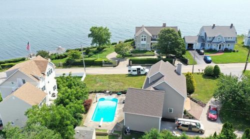 20 Roxbury Rd, South Kingstown RI  02882-2010 exterior