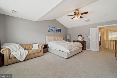 8168 Gilroy Dr, Lorton VA 22079-2936 exterior