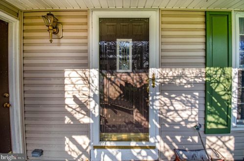 130 Greenview Dr, Carlisle, PA 17015-9192